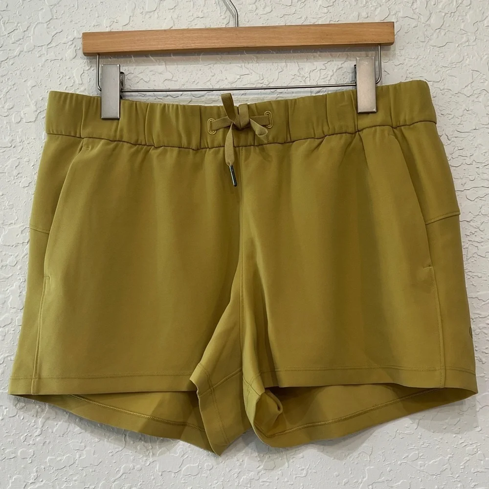 Lululemon On The Fly Woven 2.5” Shorts Vintage Gold Size 12